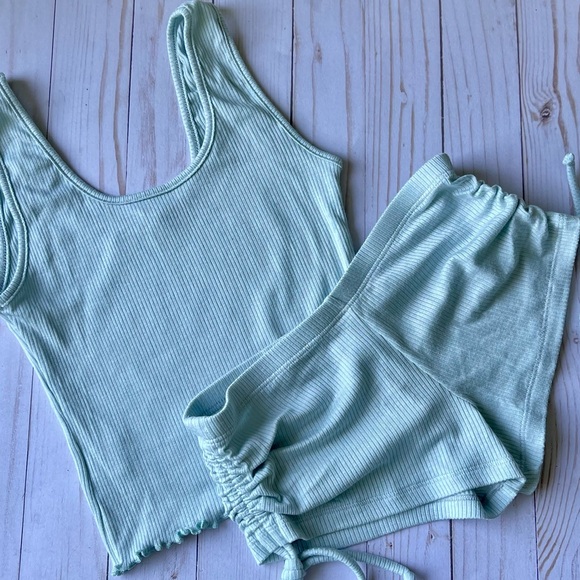 Lounge Set - Picture 2 of 4